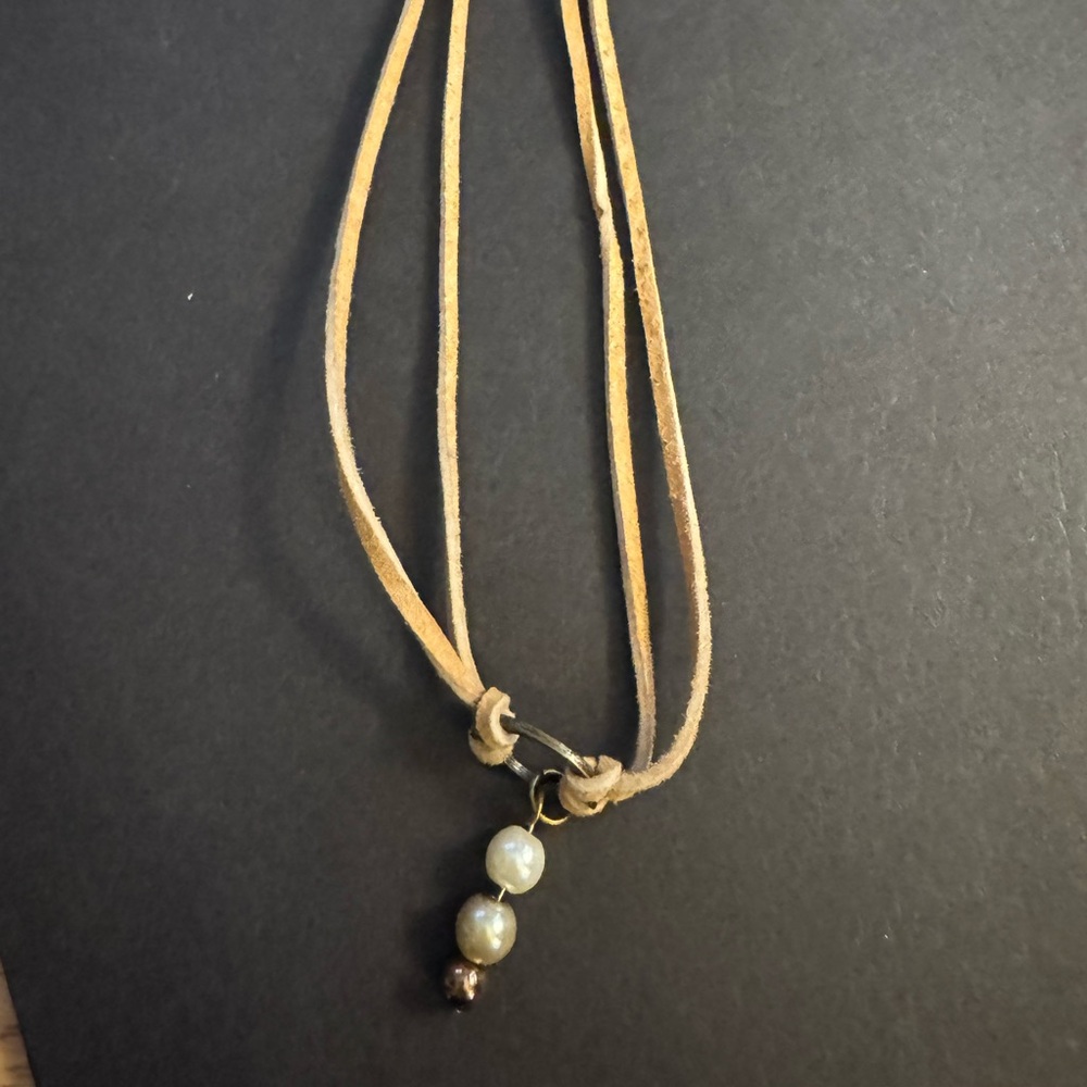Chic Tan Leather Necklace with Pearl Accents